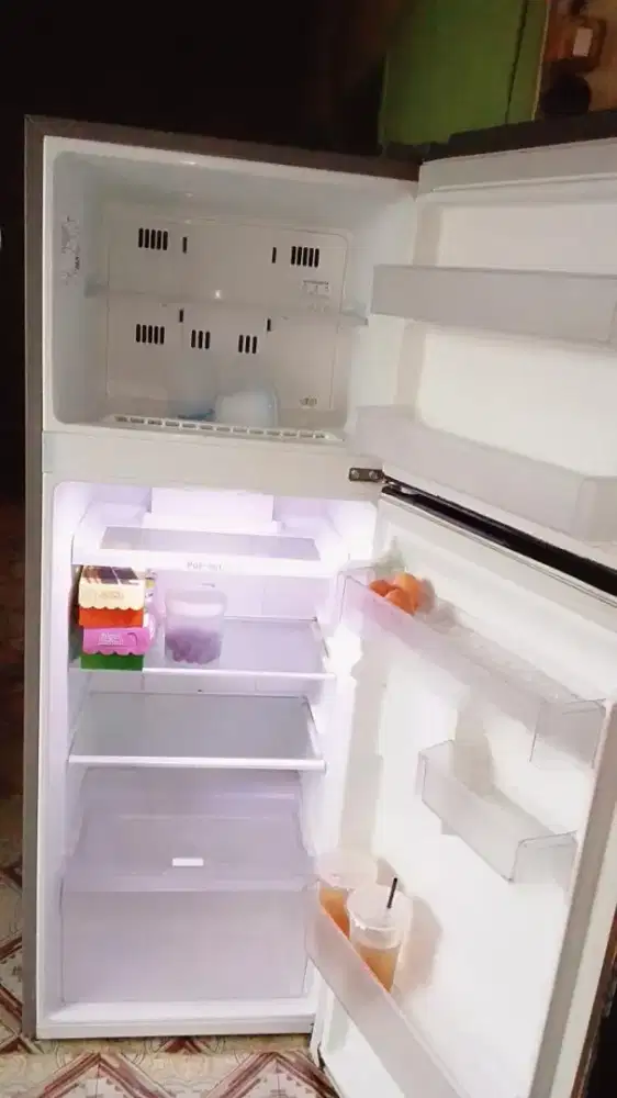 Kulkas 2pintu LG inverter, Hemat energi listrik,no minus.