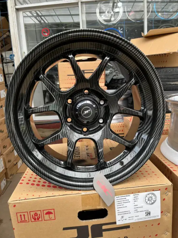 Venom6 ring 18 lebar 9 pcd 6x139,7 et 0 carbon 4pcs