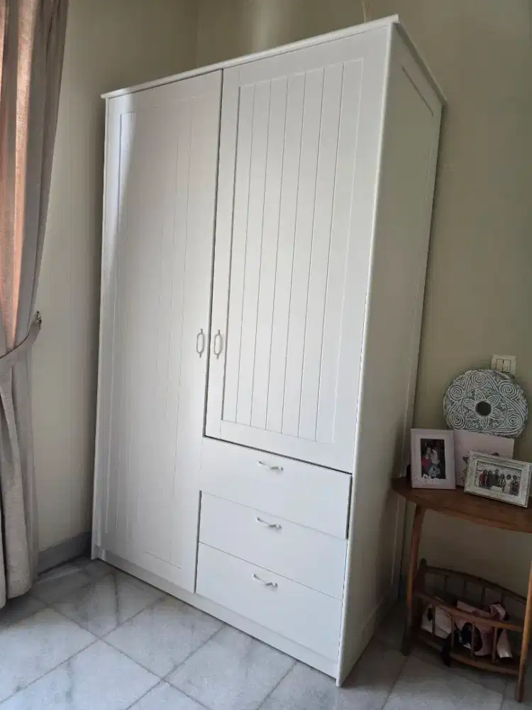 Lemari baju cantik