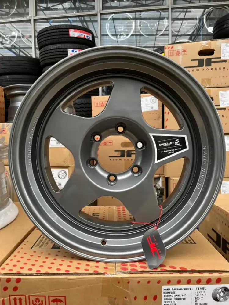 Bradley Takumi ring 18 lebar 9 pcd 6x139,7 et 0 fortuner pajero