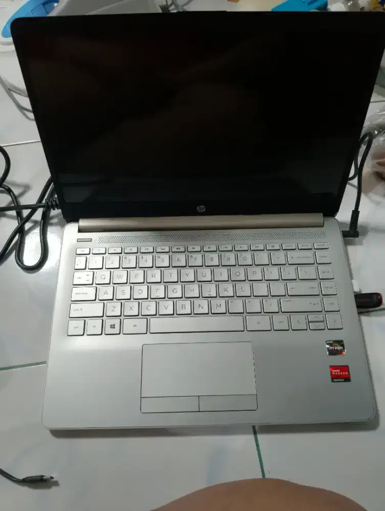 Laptop hp 14s Ryzen 3 8/128 no minus NEGO SAMPAI JADI