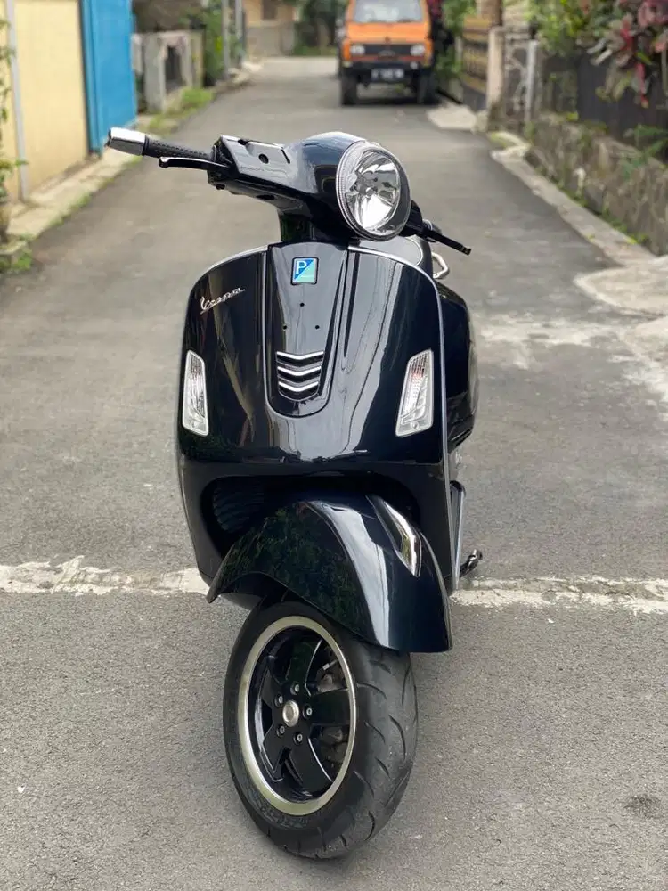 Piaggio Vespa GTS 150 I Get 4V Low km 13 ribu