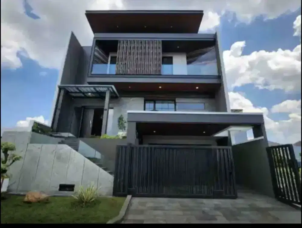 Dijual Rumah minimalis mewah 3 Lantai Waterfront dekat Pakuwon Mall