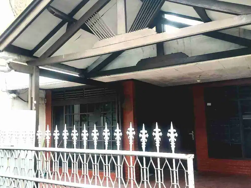 RUMAH SARIJADI DKT JALAN UTAMA, PERTAHUN MURAH, RAPI, BERSIH.