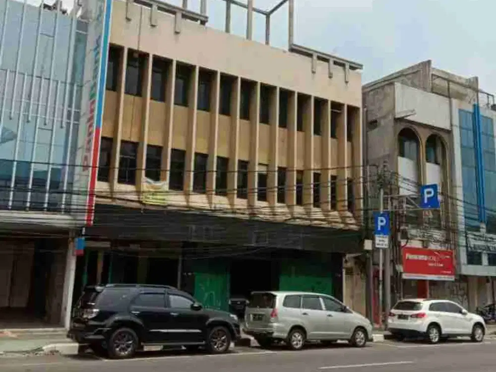 Di jual ruko siap usaha 3 lantai lokasi strategis  di jalan suryopranoto Jakarta Pusat