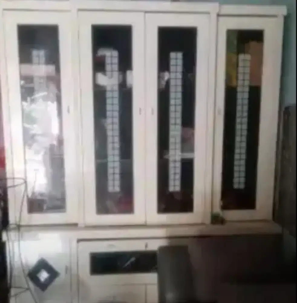 Jual lemari pajangan bagus