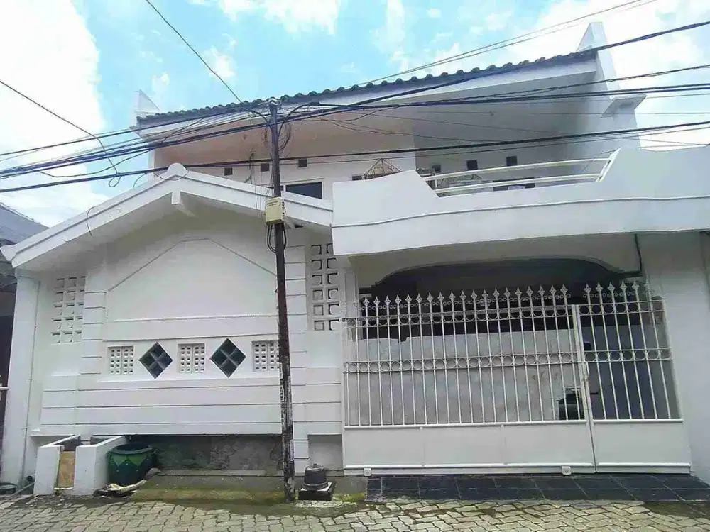 Dijual Rumah 2 Lantai Semolowaru Surabaya Timur Row Jalan 2 Mobil Dekat Nginden Dekat Banyak Kampus Cocok untuk Kos