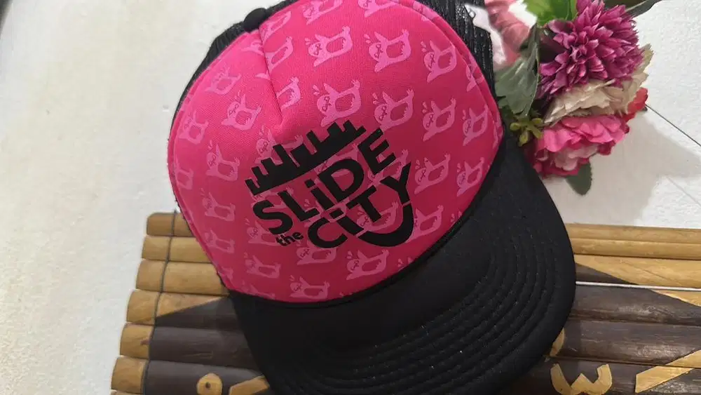 Topi merah cantik bagus