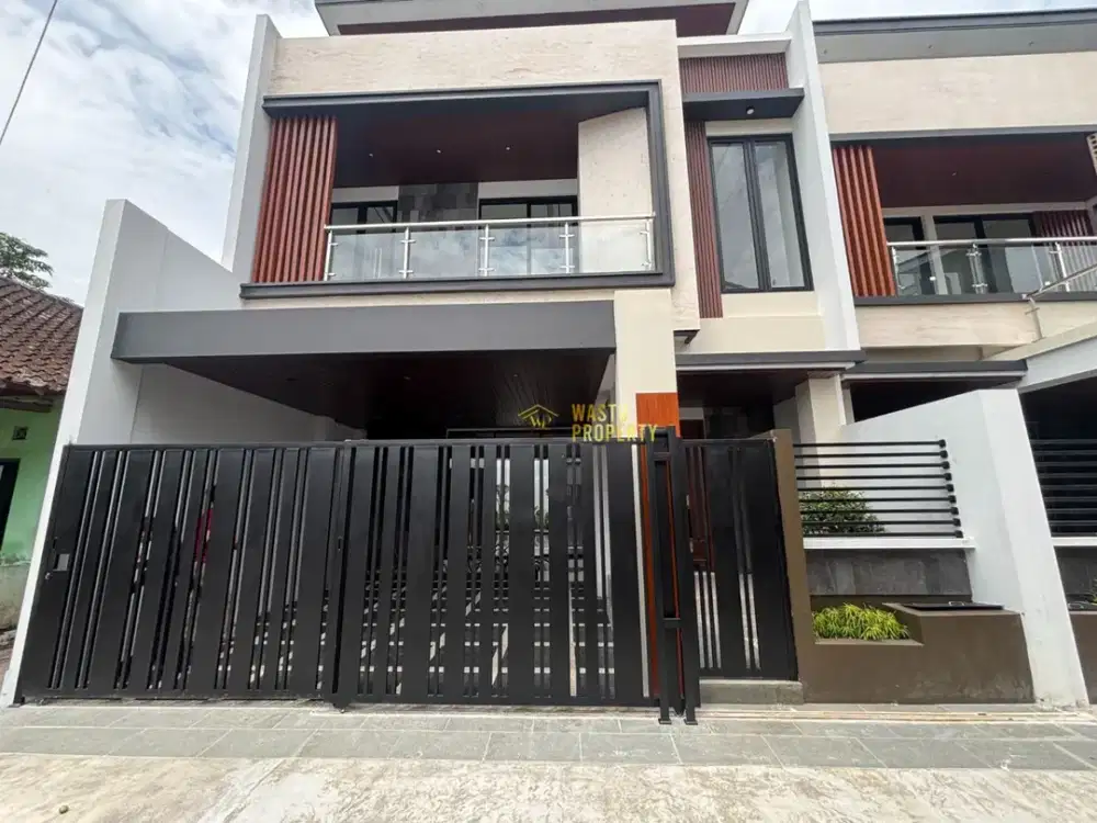 DIJUAL RUMAH MEWAH 2 LANTAI DENGAN KOLAM RENANG DI JALAN PALAGAN