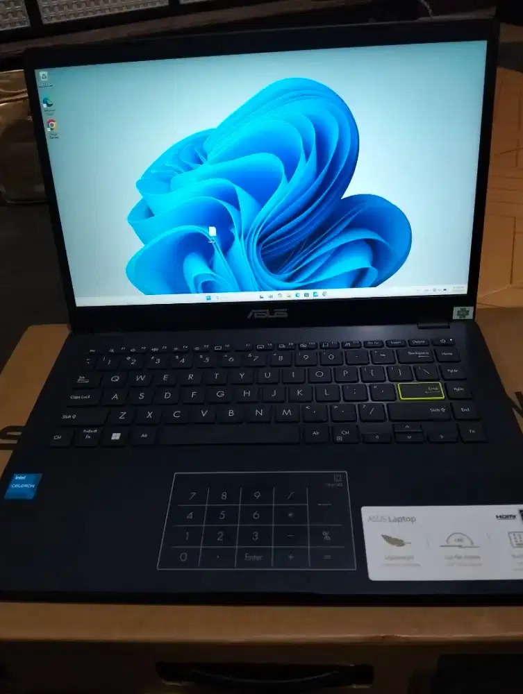Laptop Asus E410ka cl464 ram 4 SSD 256 lengkap pemakaian 4 bulan