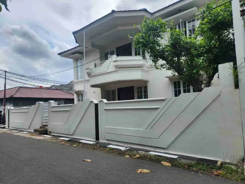 Dijual Cepat Rumah Luas 400m² Siap Huni di Duren Sawit Jakarta Timur