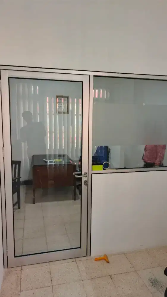 Sticker buram sandblast stiker sekat ruangan kantor, bank bpr, sekolah