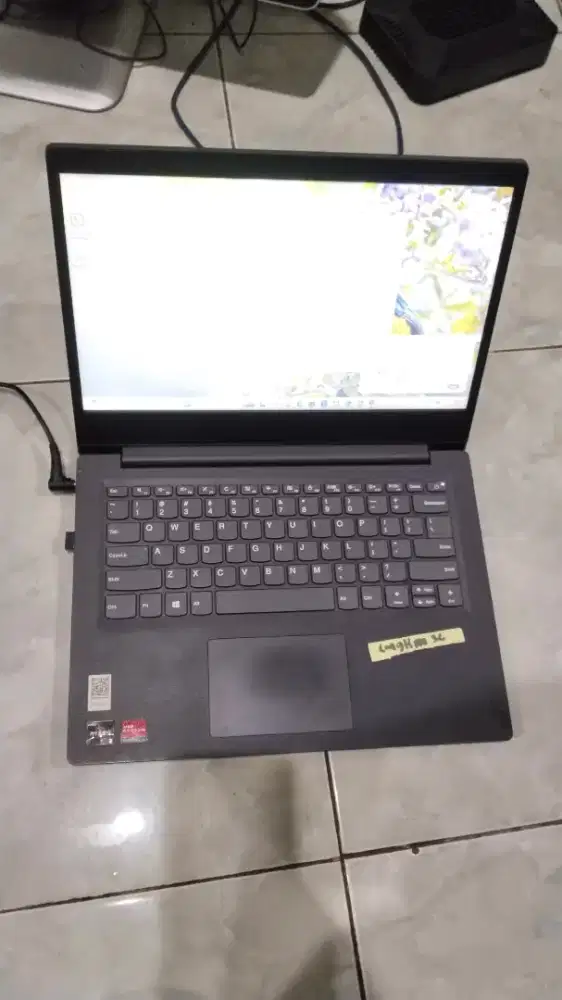 Lenovo V14 82C6 Ryzen 3