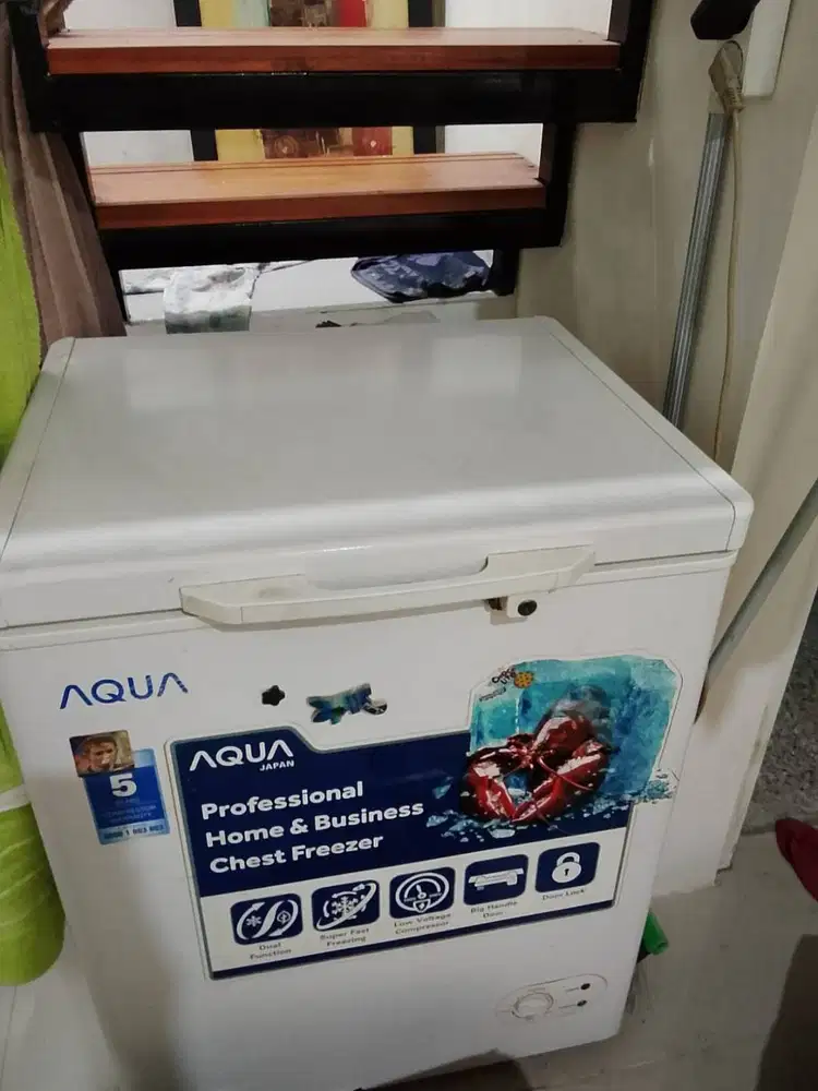 Dijual freezer merk AQUA - Murah