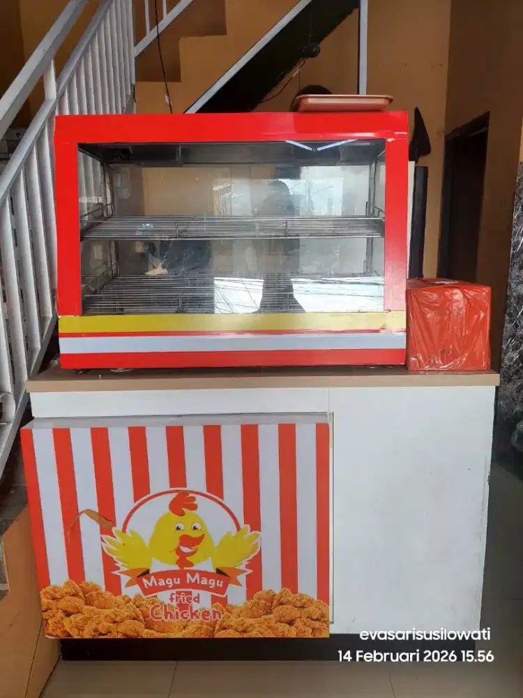 DIJUAL ETALASE DAN MEJA FRIED CHIKEN MASIH BAGUS