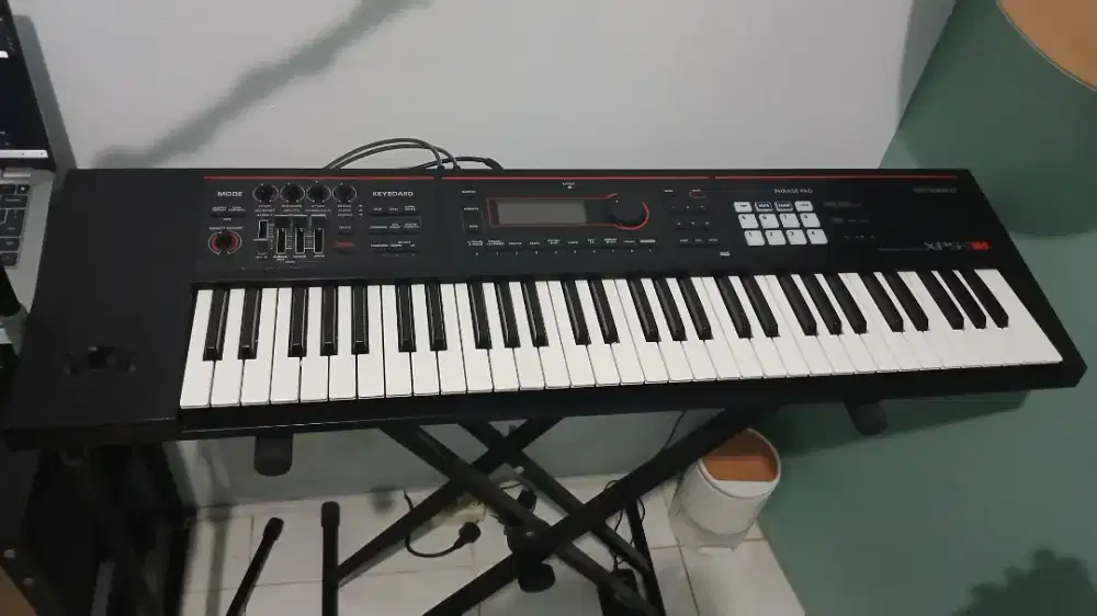Keyboard Synthesizer Roland XPS 30