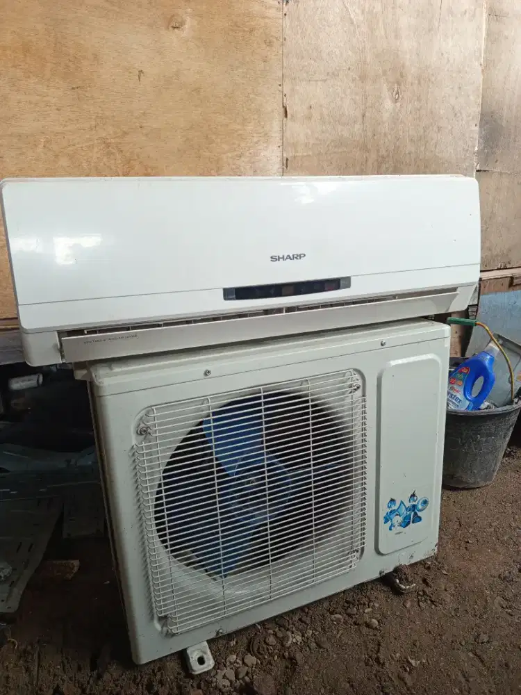Di jual ac Sharp 1/2pk low watt