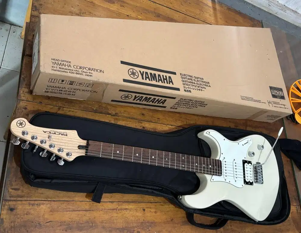 Gitar Elektrik Yamaha PAC112V