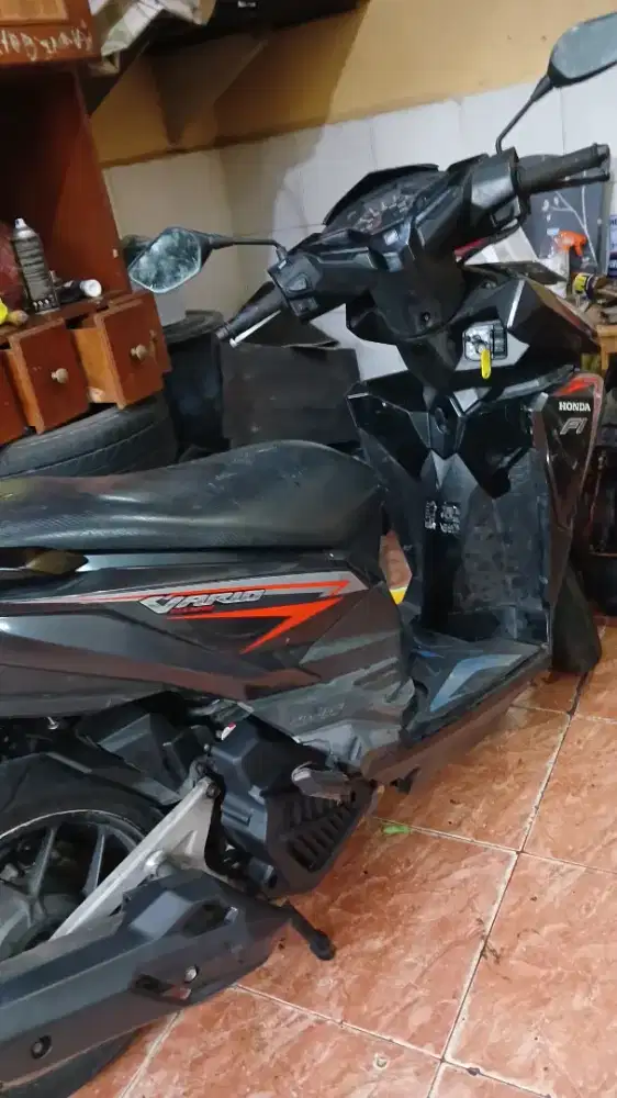 Honda Vario 125 tahun 2016 warna hitam mulus
