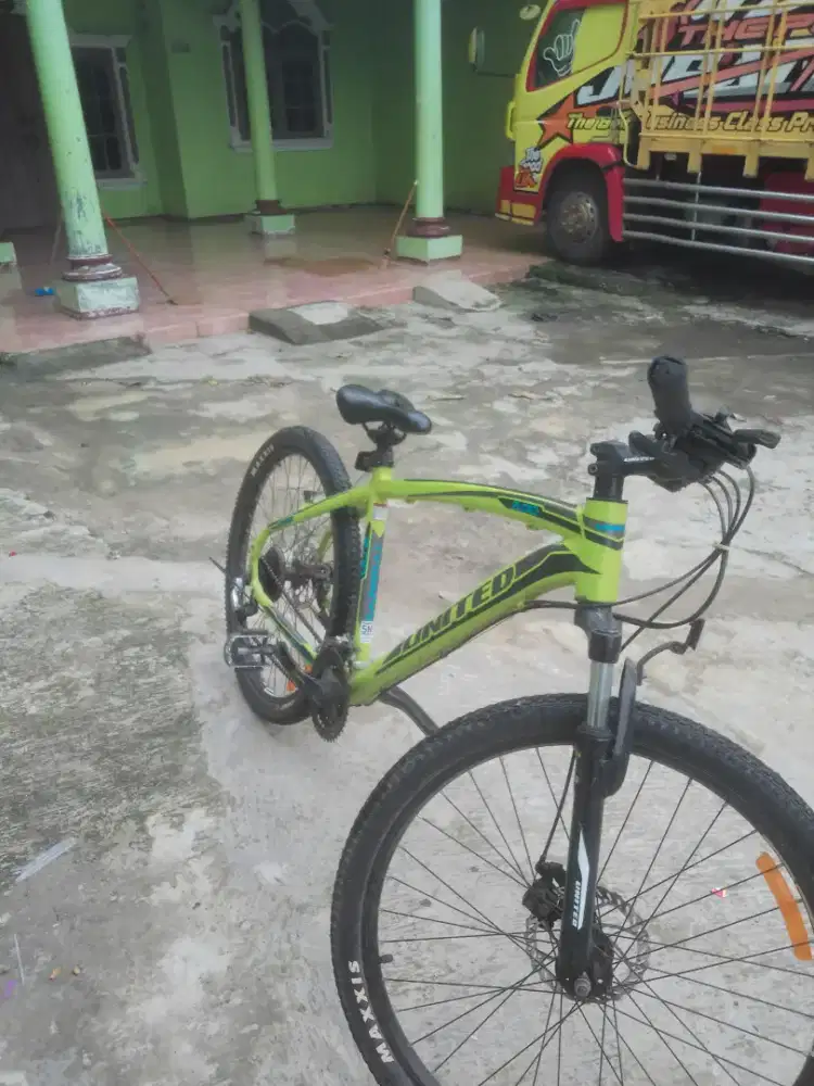 Sepeda gunung united miami