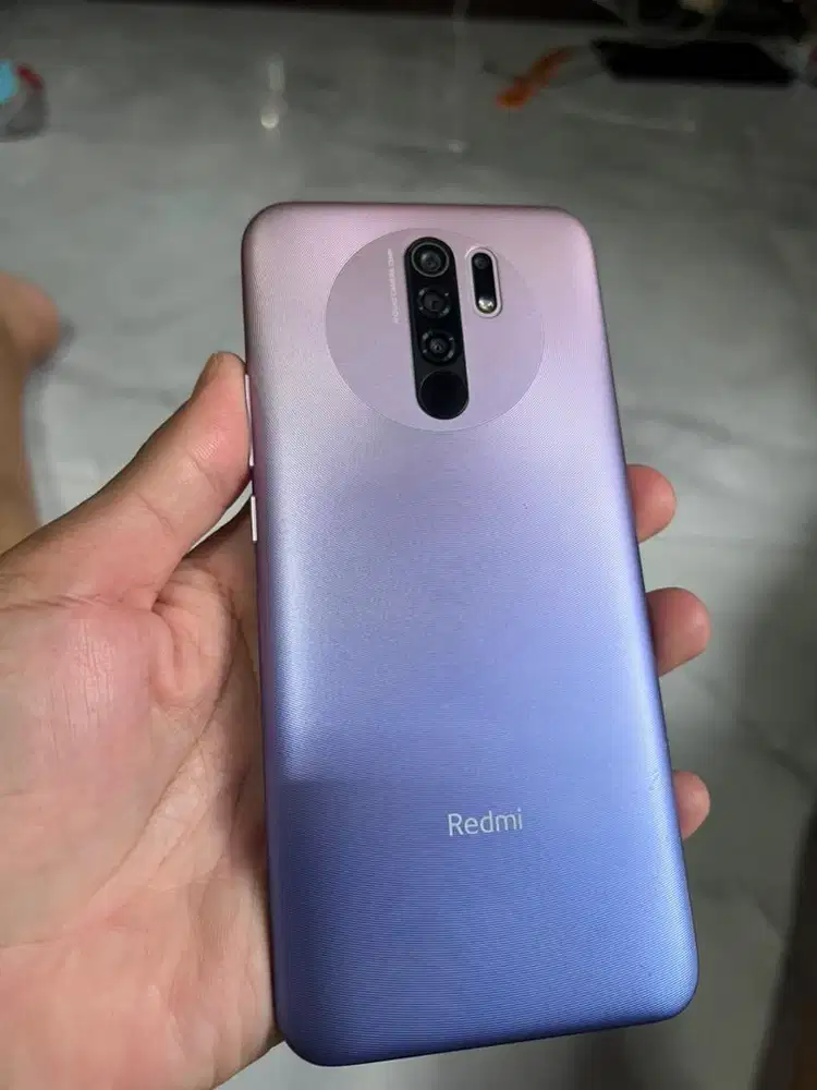 Redmi 9 Ram 3/32gb Mulus Masih Tingting banget ( Hp dan Cas Ori aj )