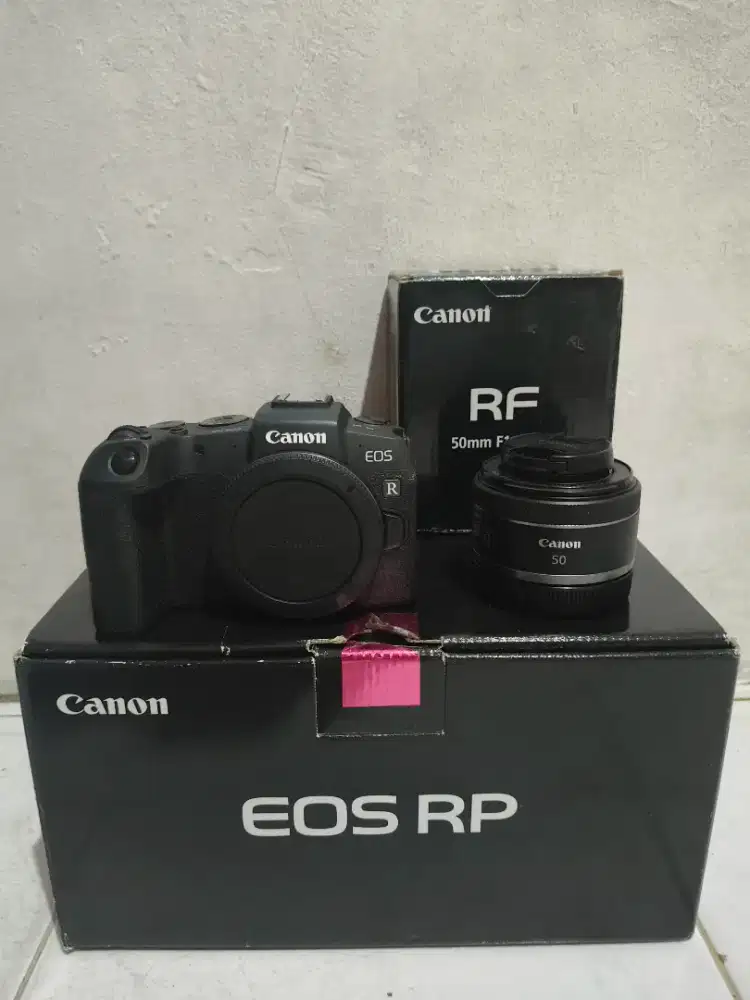 Canon EOS RP Body Only + Lensa RF 50 mm