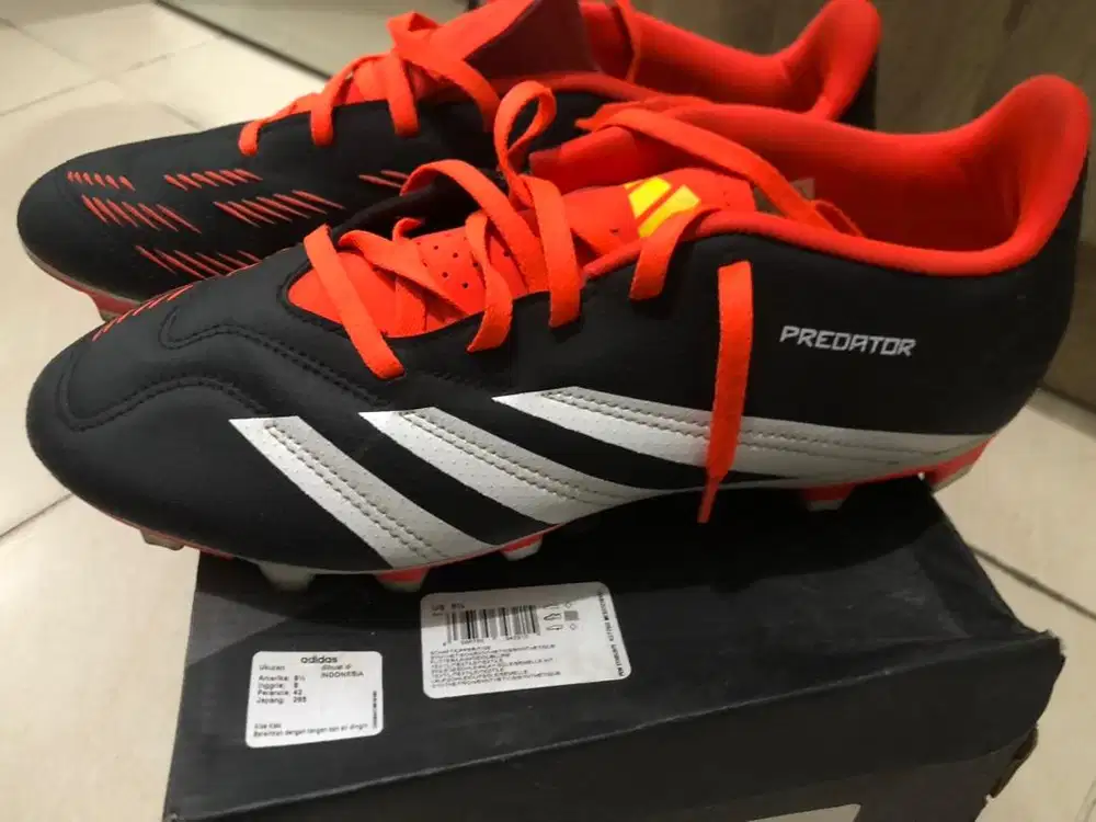 Sepatu Bola dan Mini Soccer Adidas Predator Original Ukuran 42