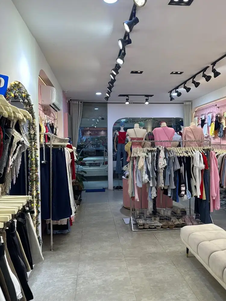 Halo guys lagi dicari karyawati menjaga toko baju wanita fashion