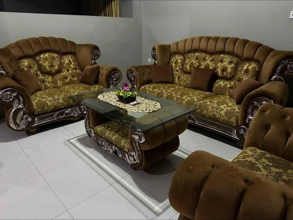 Sofa dan meja mewah