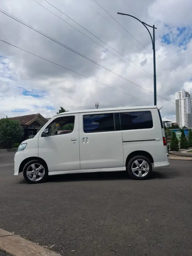 Daihatsu Luxio 2009 Bensin
