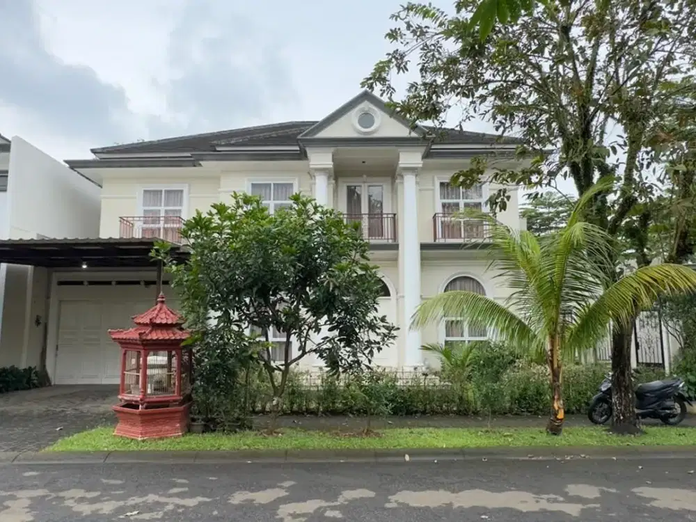 Dijual Rumah 2 Lt Siap Huni di Fontainbleau Bsd. Halaman Teras Belakang Rumah Cukup Luas