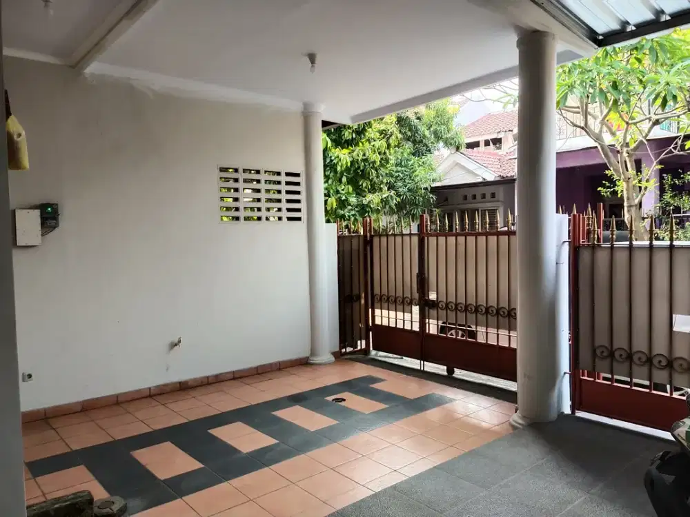 Rumah Full Furnish 2 lantai siap huni dijual murah di Metro Permata Kota Tangerang