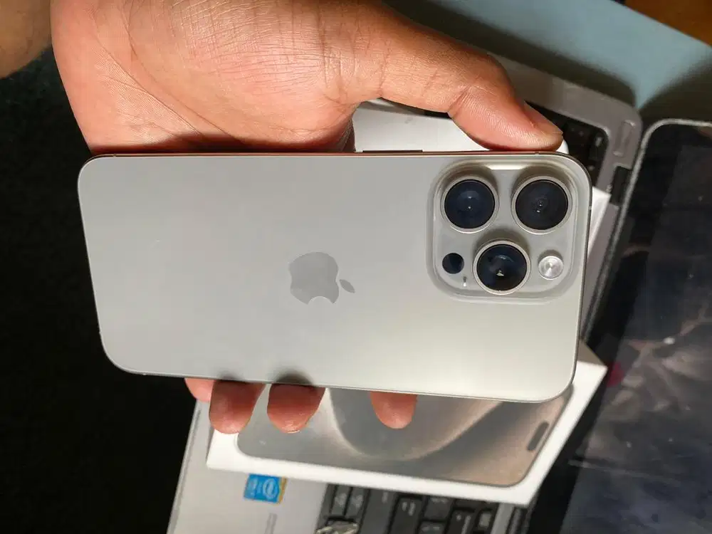 Iphone 15 pro max bh 88% natural titanium no minus (pengguna pribadi)