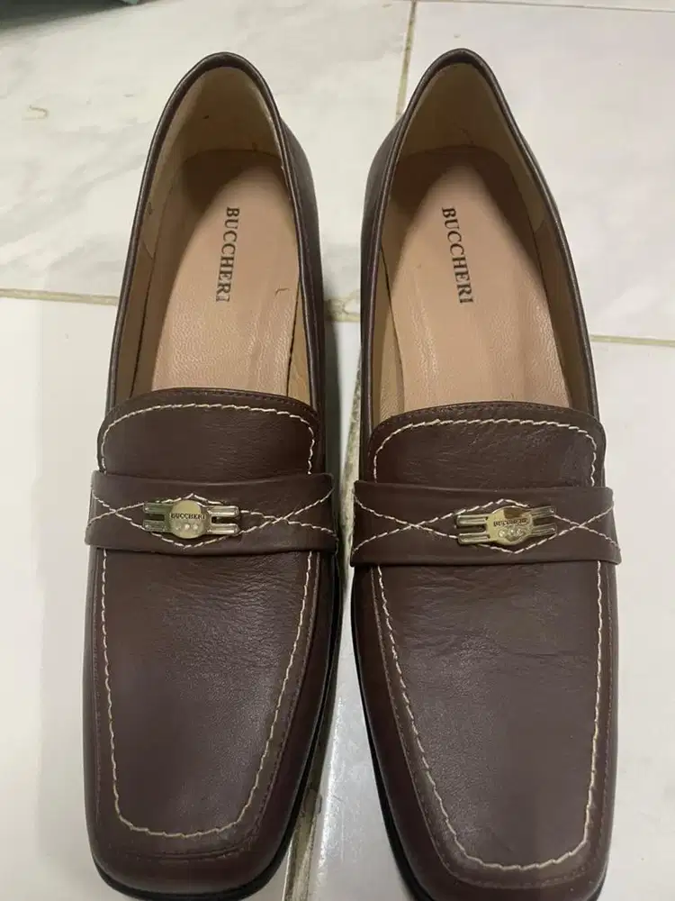 Sepatu kerja BuCheri