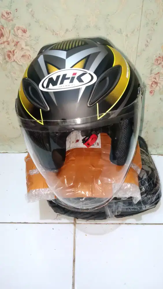 Helm NHK R6 ukuran M