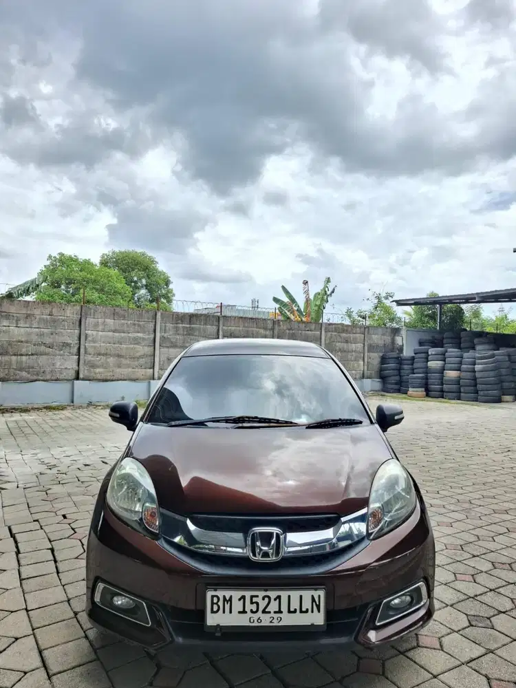 Mobilio 2014 E prestige matic. Km 130rb