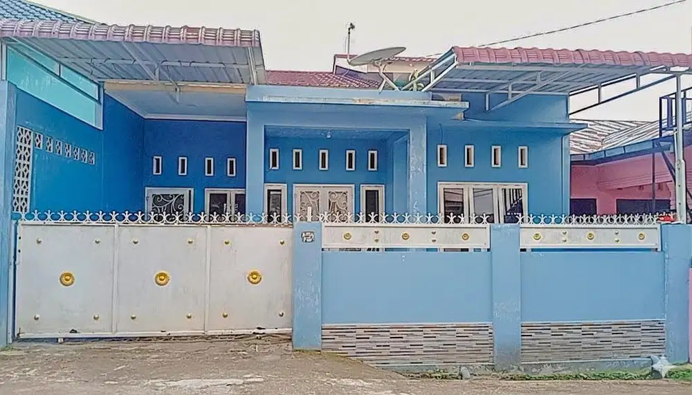 Dijual Rumah Free TV, AC, Kitchen Set dan Lemari Hias