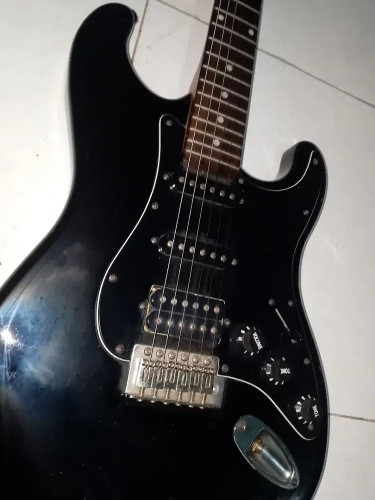DIJUAL GITAR LISTRIK SIMOANAN PRIBADI ENKA NORMAL DAN MANTAPS SUARA XL