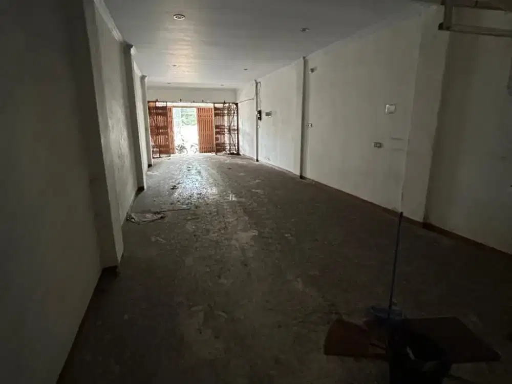 Disewakan Termurah Ruko 3,5 Lantai Pinggir Jalan Fatmawati  di Jakarta Selatan