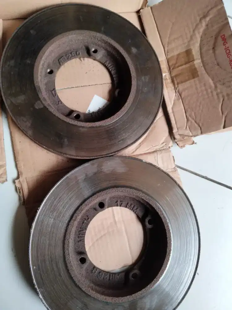 Piring Cakram Depan Mobil Daihatsu Xenia 2012
