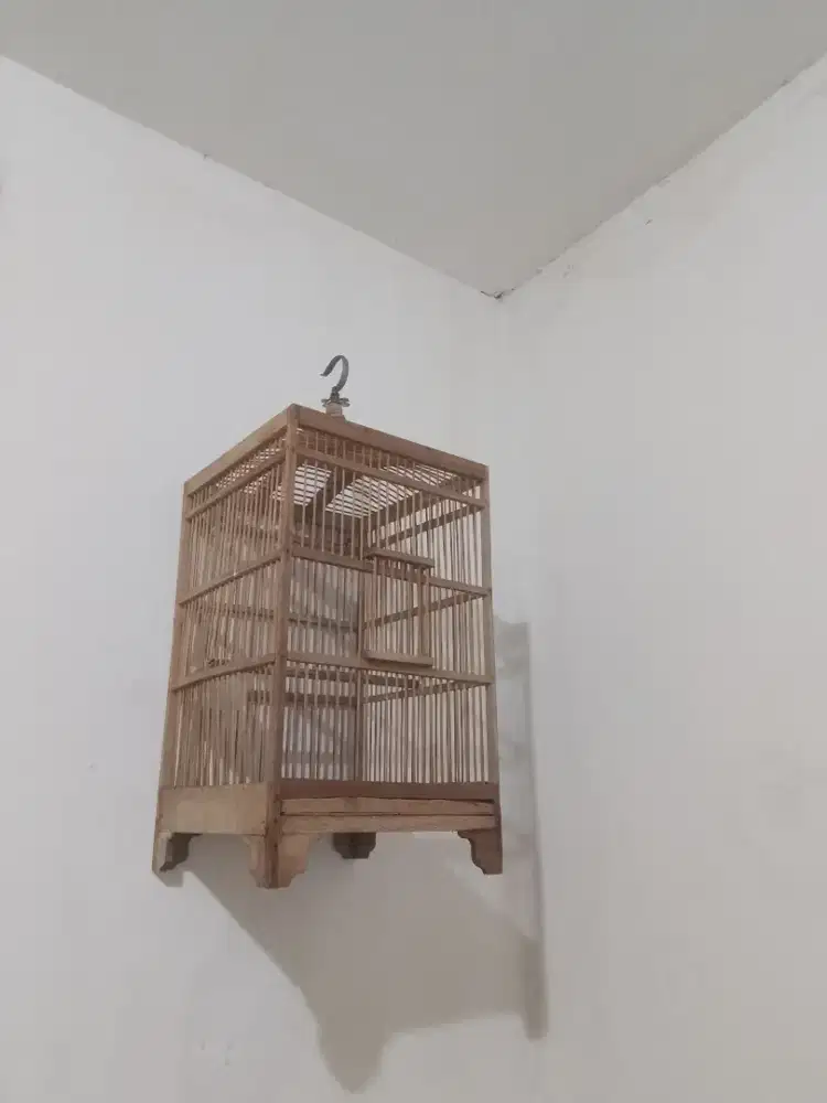 Kandang kotak kecil dn kandang lakbet kecil keadaan seadanya