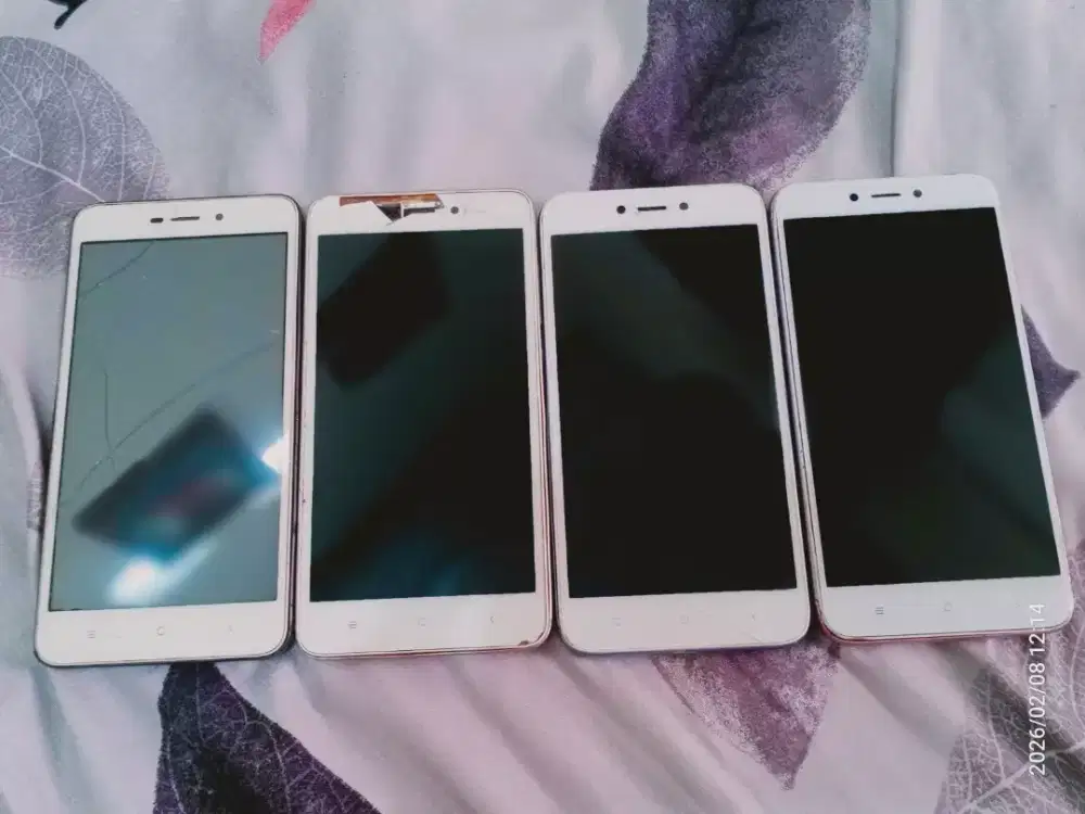 Jual borong aja nih hp minus layar sentuh retak kondisi mesin normal