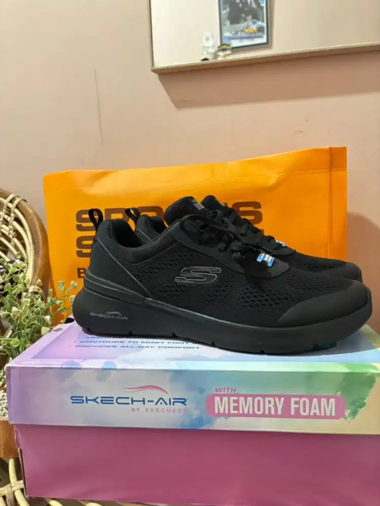 Skecher Air Unisex Size 40 fit 41 New