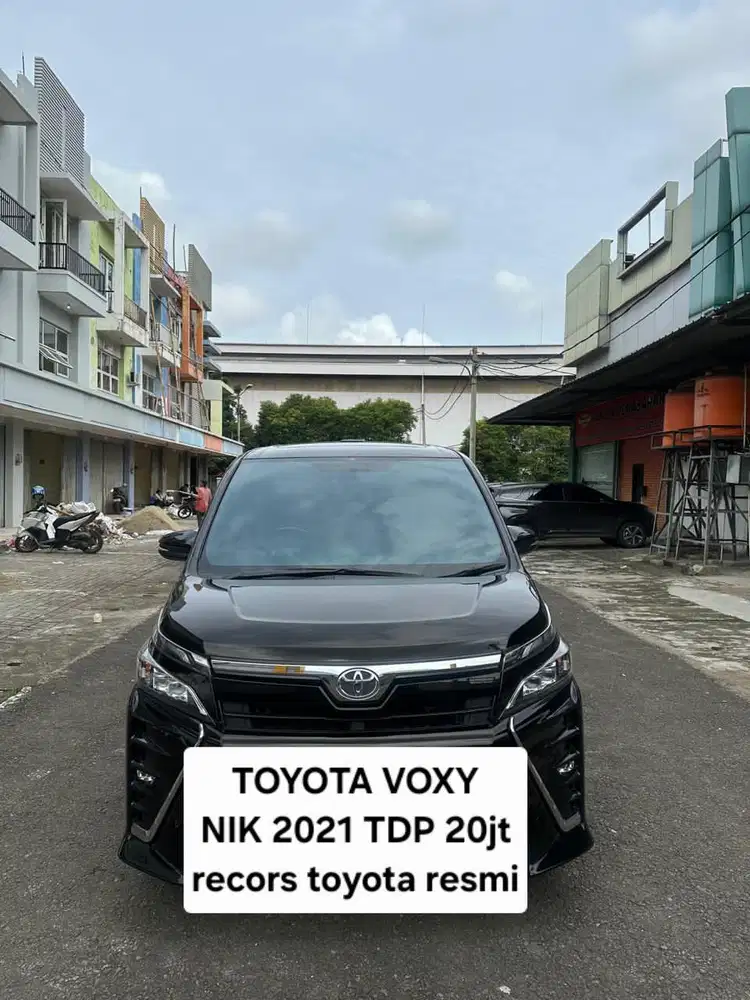 Toyota Voxy 2021 tdp20jt  2021 / record  2019 hitam