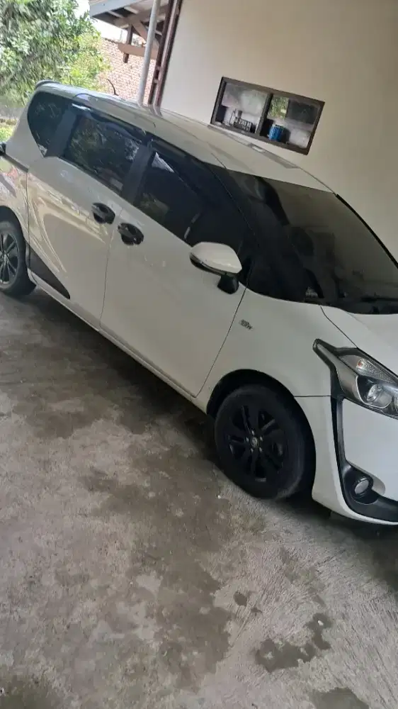 toyota SIENTA G MT 2018 asli dari baru