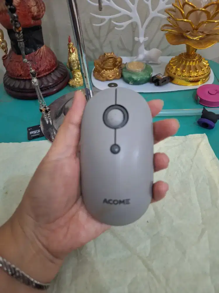 Mouse wireless branded 
Acome warna abu-abu 
Limited edition 
Barang t