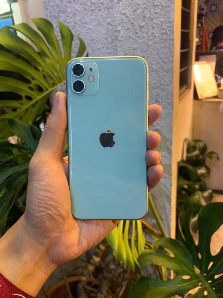 Dijual iPhone 11 64gb sinyal all operator pemakaian cewek