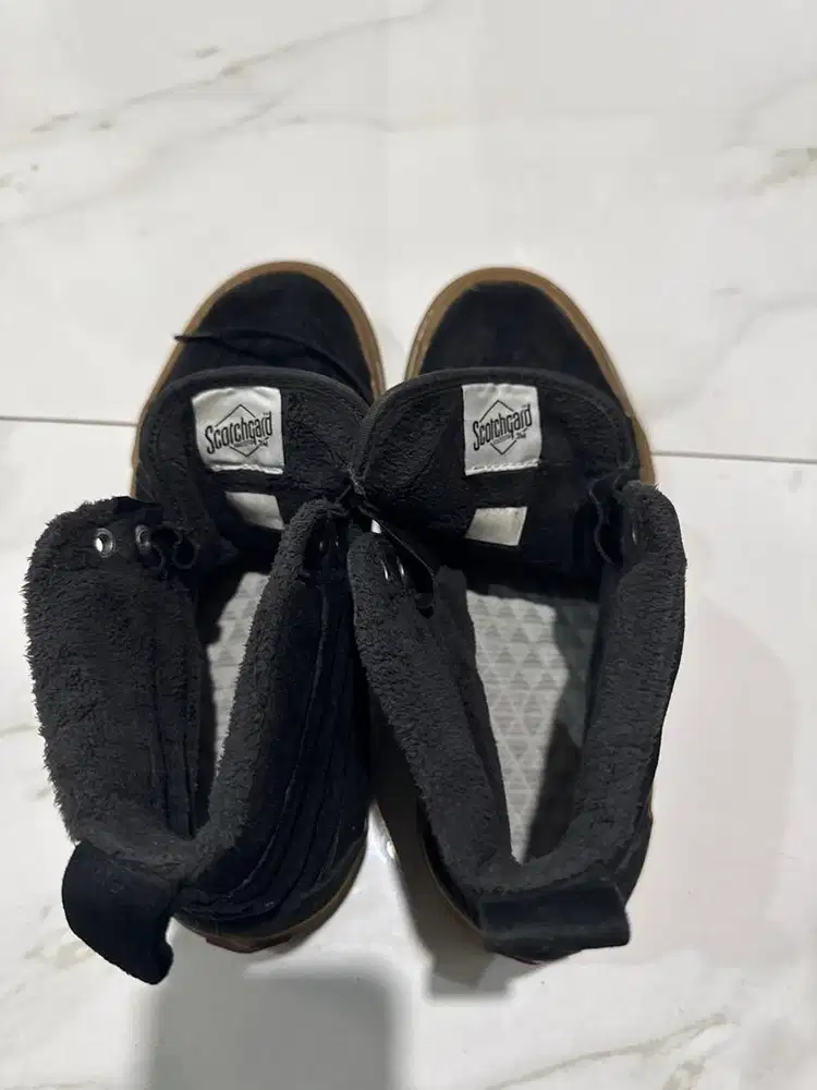 Sepatu Vans off the wall