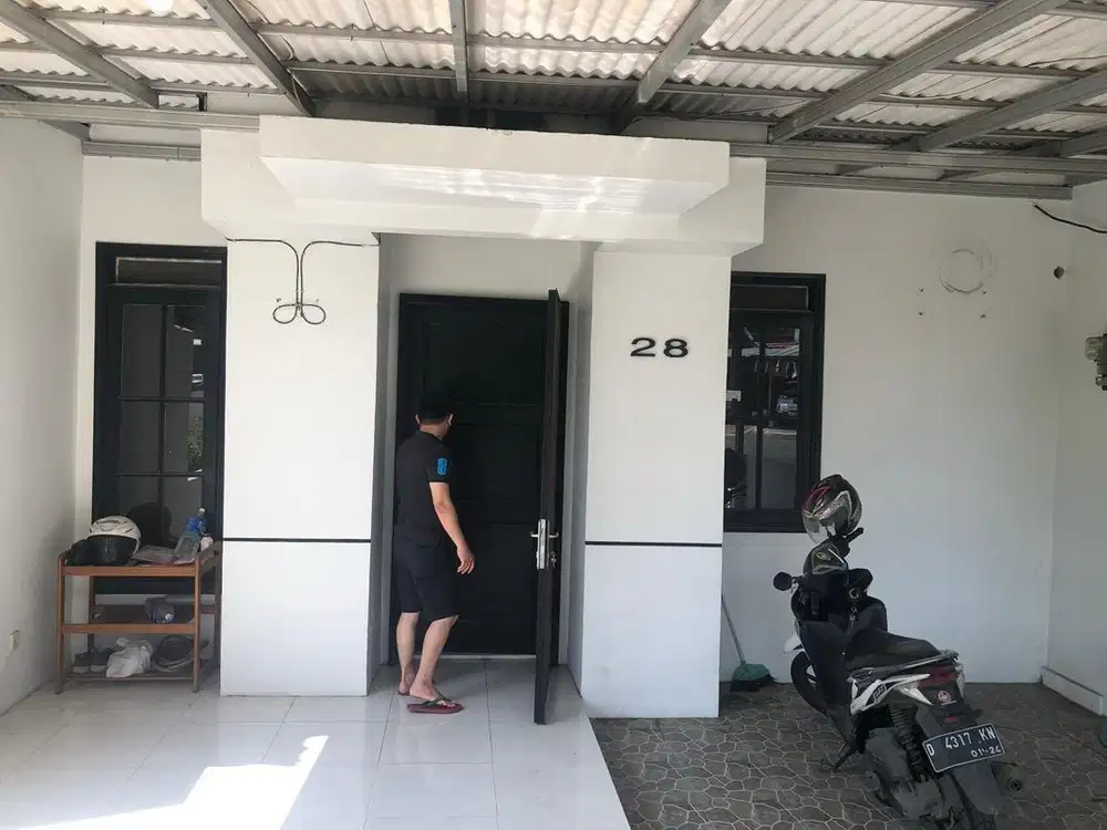 Disewakan rumah di lembah hijau lippo cikarang