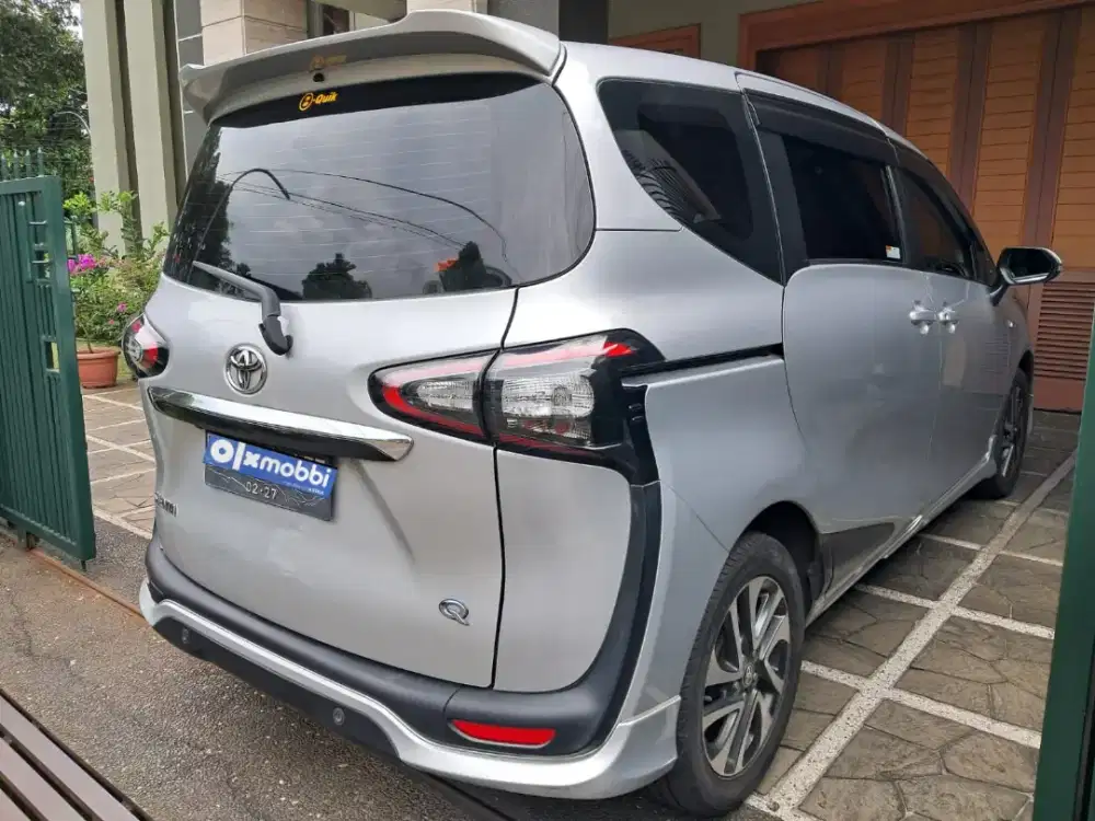 Mobil Toyota Sienta 2016 type Q